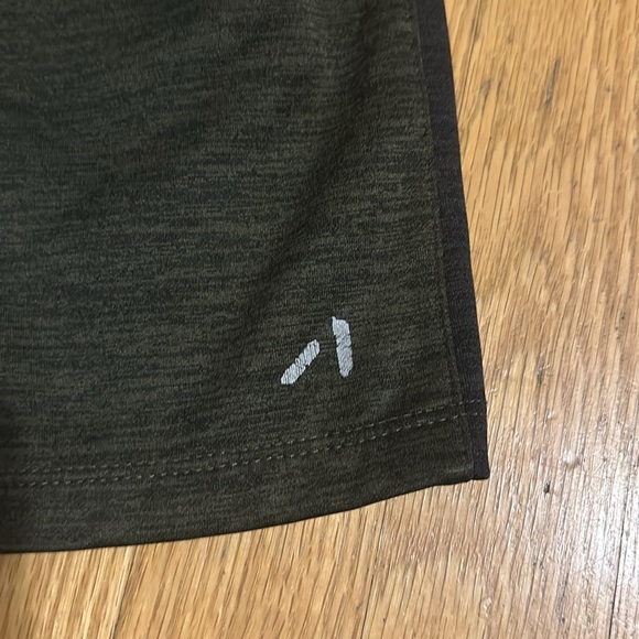 Small green Alive qwick-dry shorts - Picture 3 of 5